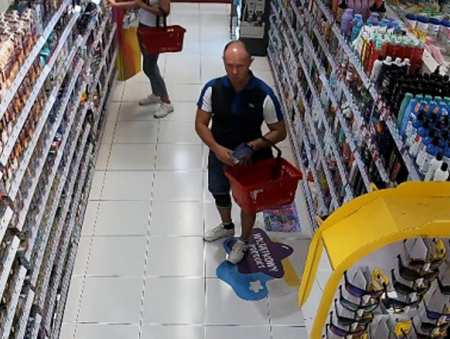 Poszukiwani sprawcy kradzieży
