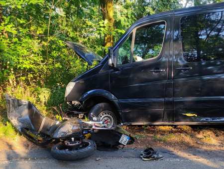 Zderzenie busa z motorowerem. 16-latek zmarł w szpitalu