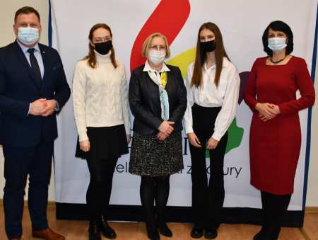 Stypendia Premiera dla uczniów
