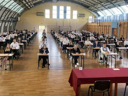 Kasztany nie zakwitły, a uczniowie zdają maturę