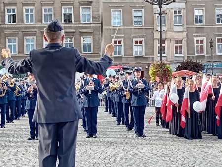 Kępno murem za mundurem