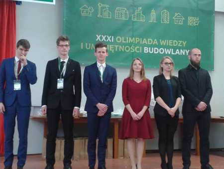 Świętują sukces budowlańca