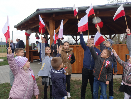 Nowy maszt flagowy na 100-lecie niepodległości