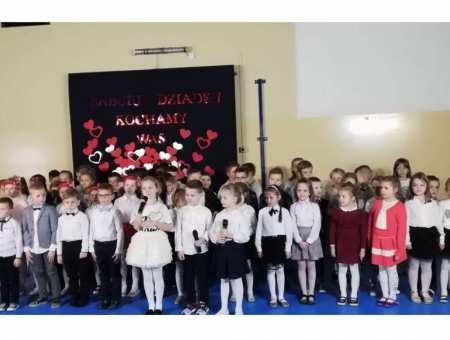 Święto babci i dziadka w karnawałowym nastroju