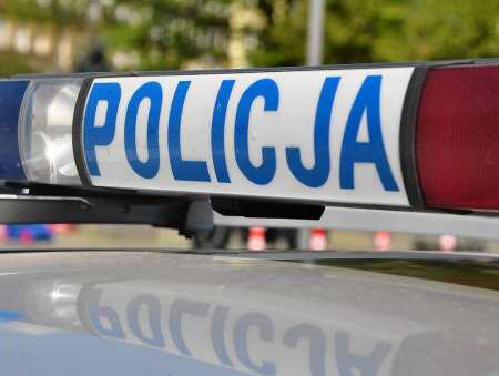 Uciekł przed policją na strych i groził samobójstwem