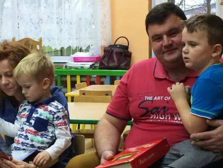 Rodzice czytali dzieciom