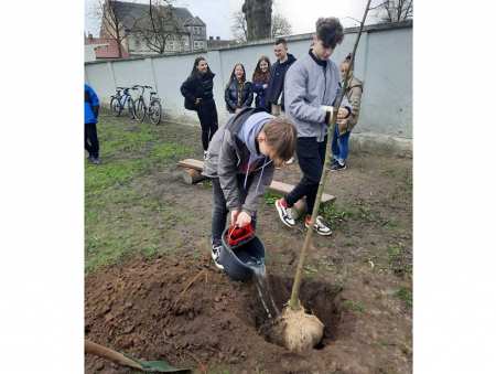 Ziemio, nie chcemy, żebyś była zniszczona! Chcemy, żebyś była wiecznie zielona!