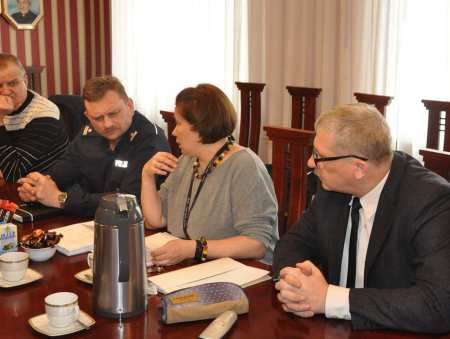 Aby zapewnić ochronę przed niebezpieczeństwami