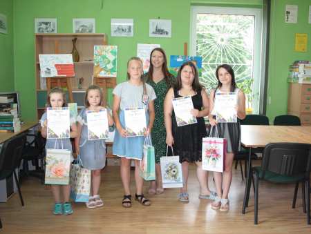 Nagrodzeni za promowanie biblioteki i talent plastyczny