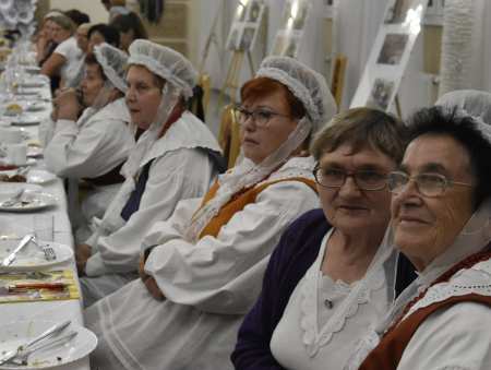 Smakowita i rozśpiewana biesiada w Perzowie