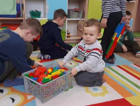 Rodzice i dzieci poznawali przedszkole