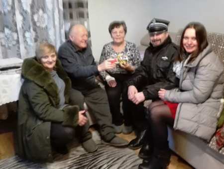 Z życzeniami odwiedzali babcie i dziadków