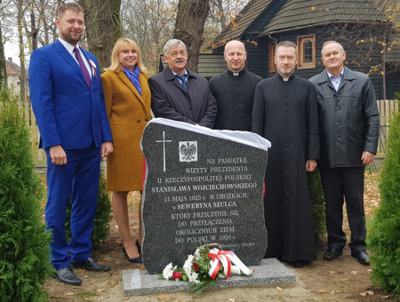 Pamiątkowa tablica w Drożkach uroczyście odsłonięta